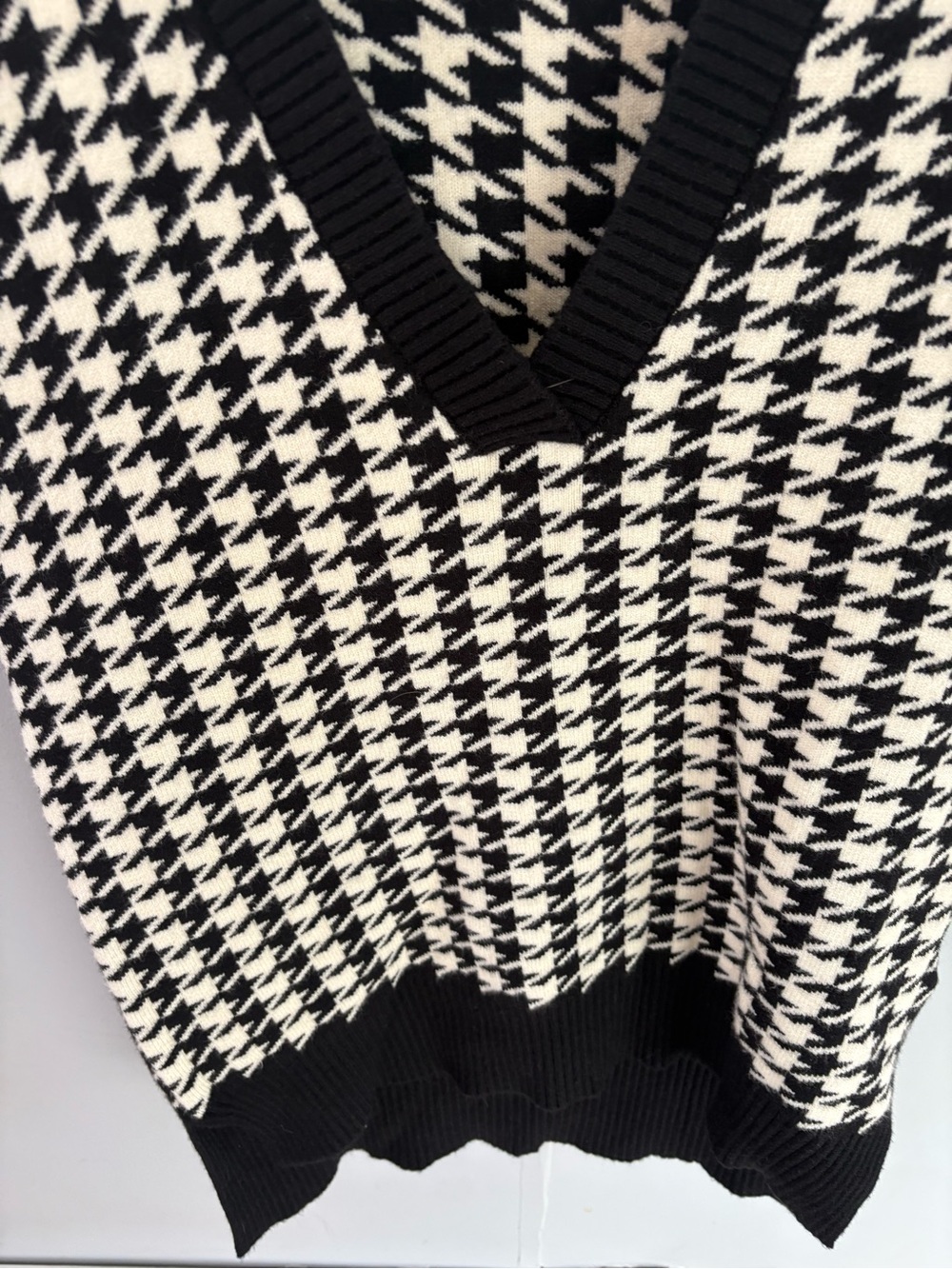 Black & White Houndstooth V-Neck Sweater Vest - Picture 3 of 7